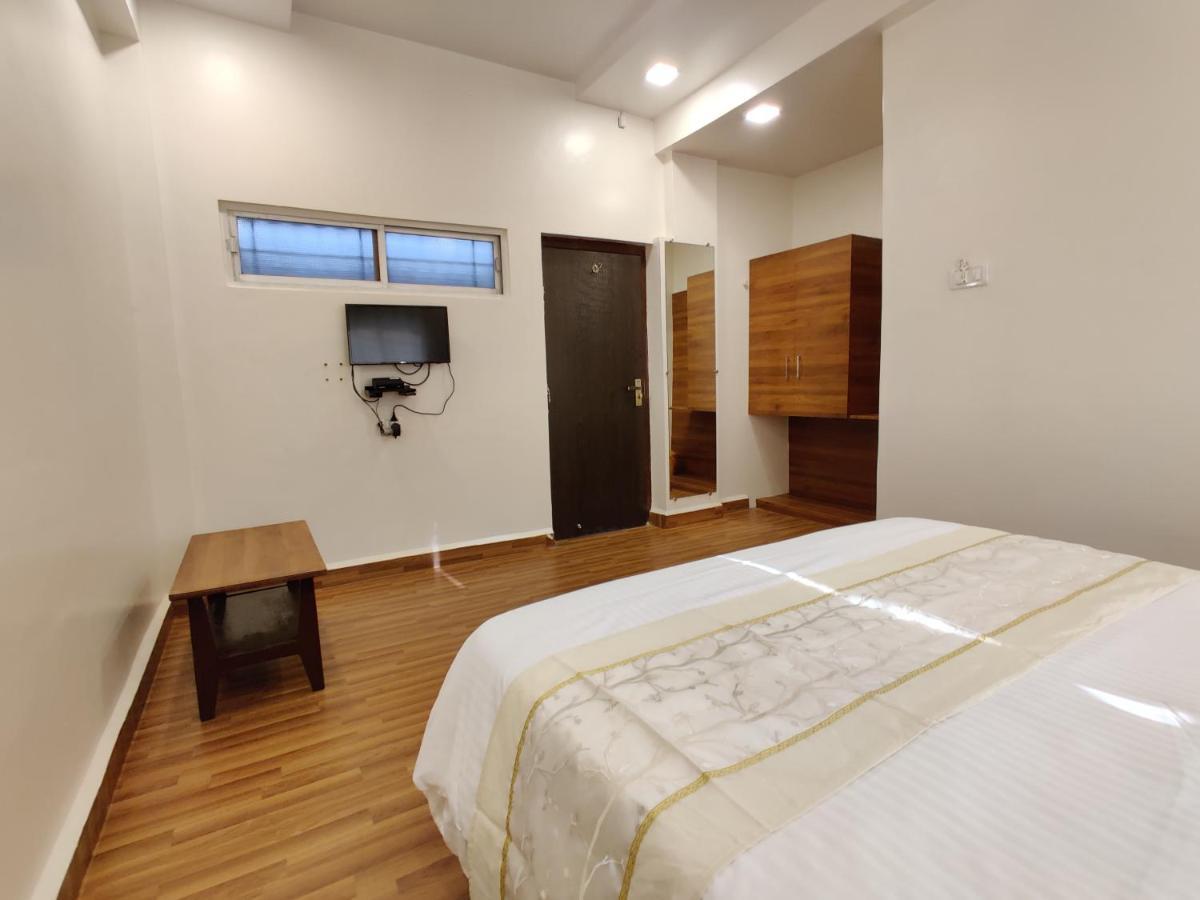 Hotel Surya Grande Kudal  Экстерьер фото